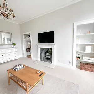 Apartment Beautiful Georgian One Bedroom, Bath