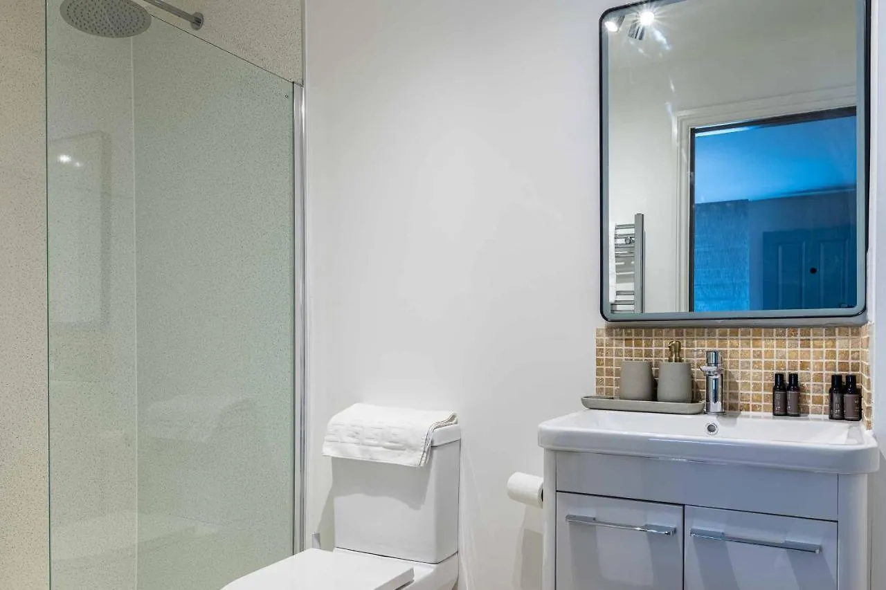 Stylish Modern 1 Bedroom, City Centre Bath 0*,  United Kingdom